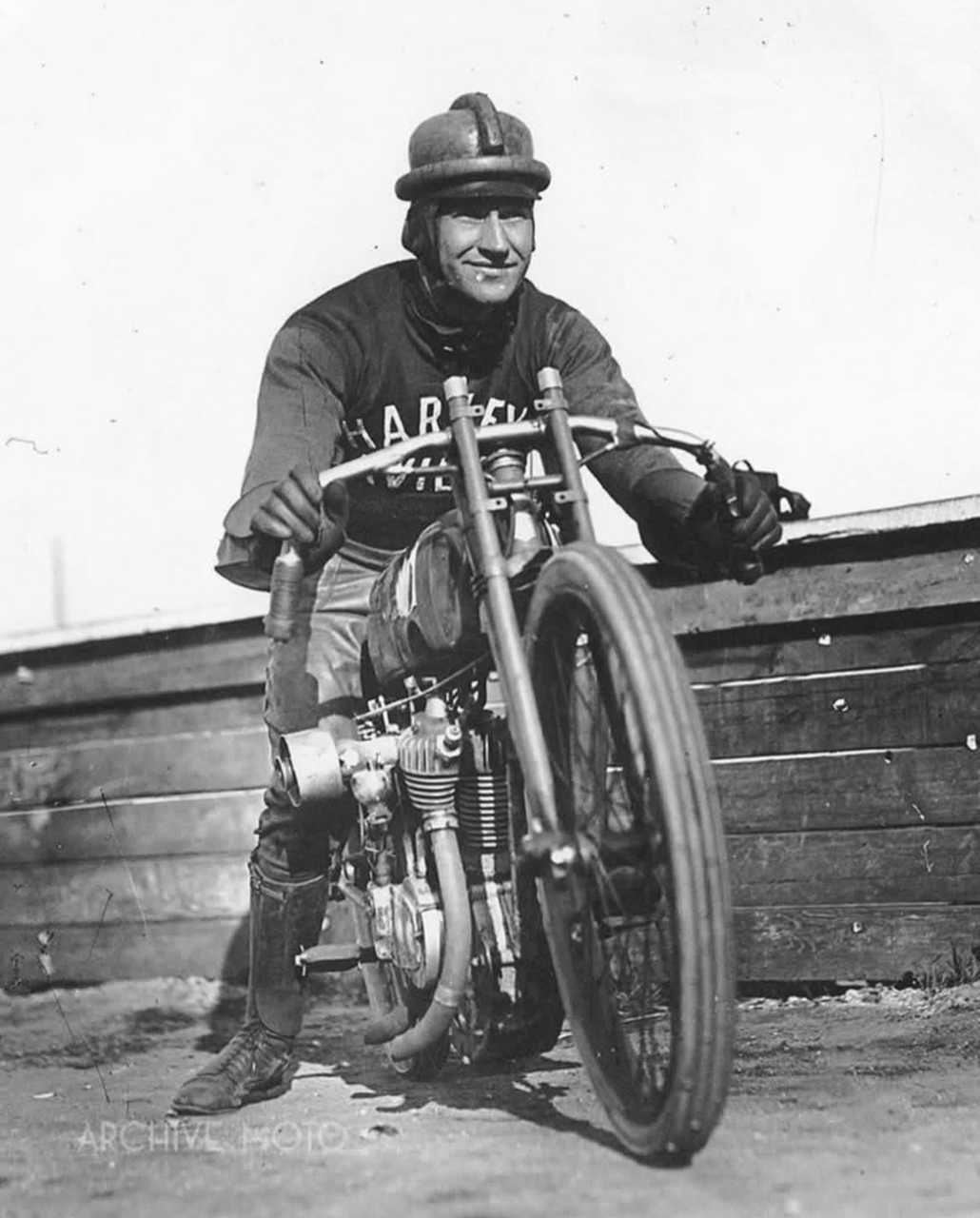 【来自投稿】1915-1930年 哈雷·戴维森摩托车 