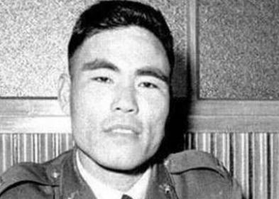 ＂有飞行员叛逃了！＂1990年8月25日，我国空军某部飞行大队的地面塔台，发现一