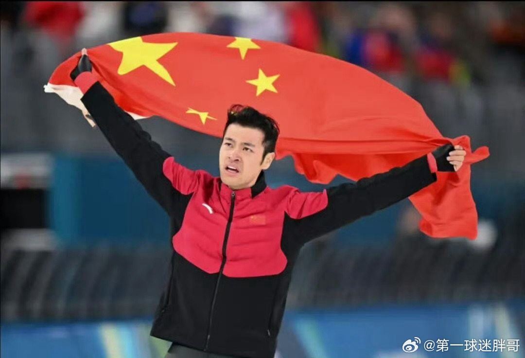 中国足球国家队宁忠岩加盟东北超哈尔滨队冬奥冠军宁忠岩跨界踢足球哈尔滨市体育局消息