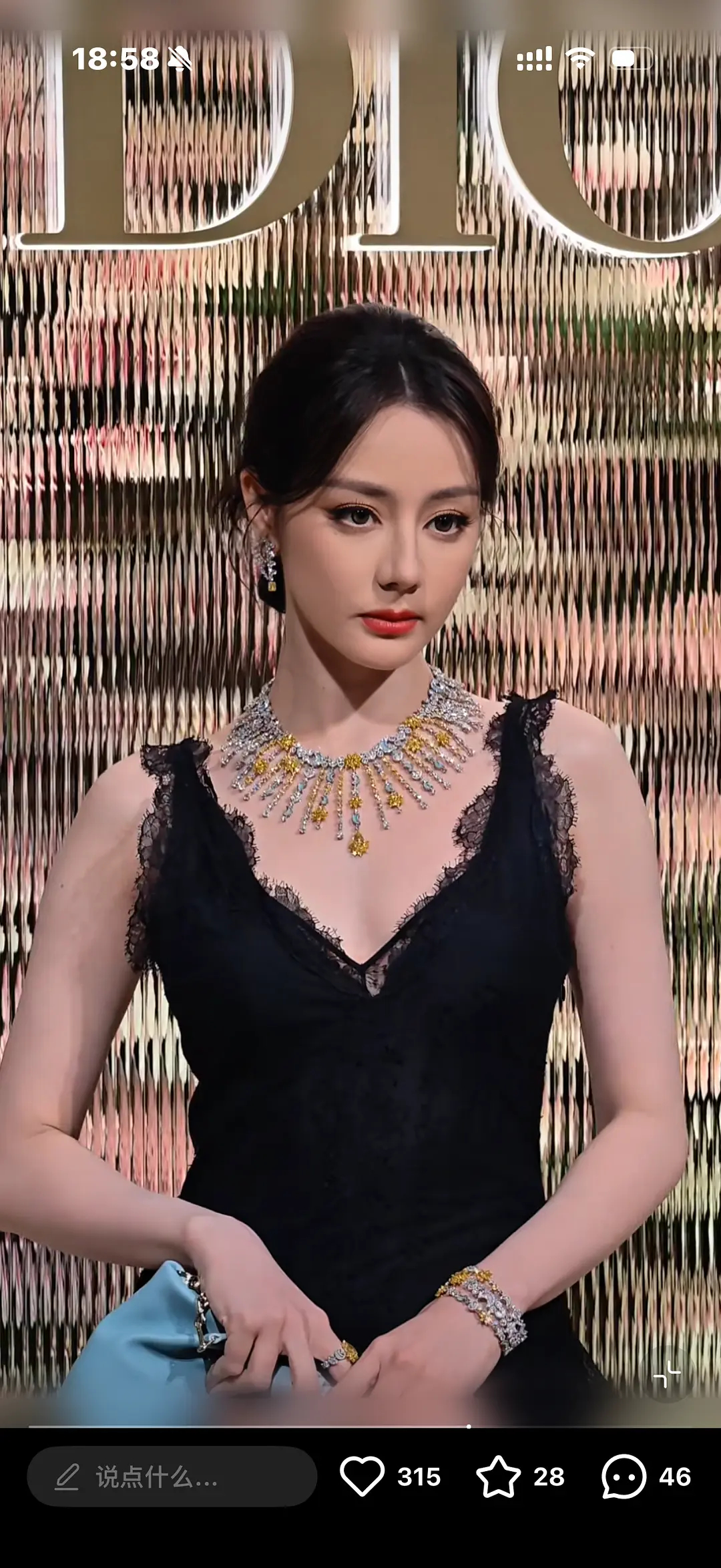 果然这种名利场才是迪丽热巴的统治区美艳型大美女的美貌展示太有说服力了这死亡打光也