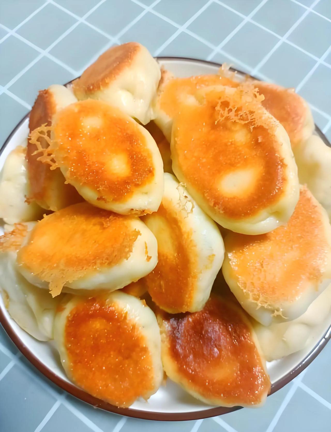 武汉的汽水包，外面酥脆，内里绵软，好吃😋。