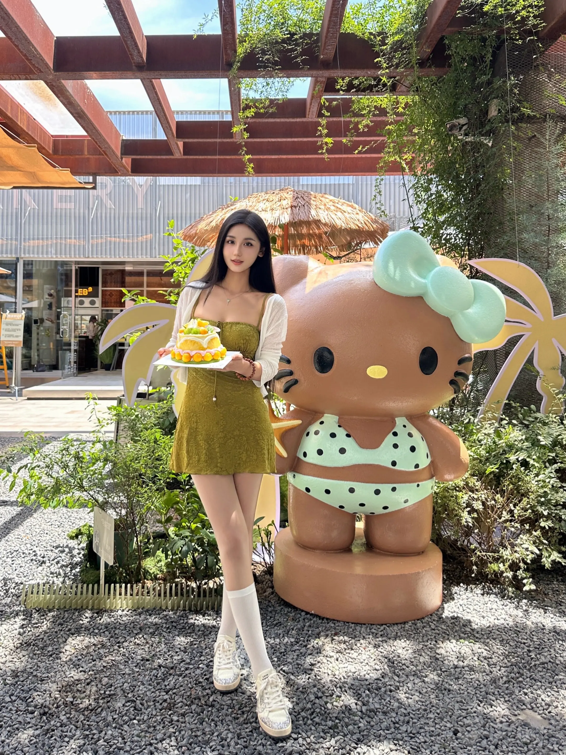 只想安静的在自己的小圈子待着 不想任何人消耗我的能量 不问不闻 不听不...