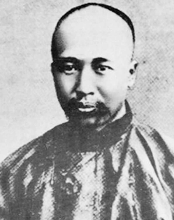 1919年，62岁的康有为在西湖游览时看中19岁船夫少女张光，少女的母亲问："你