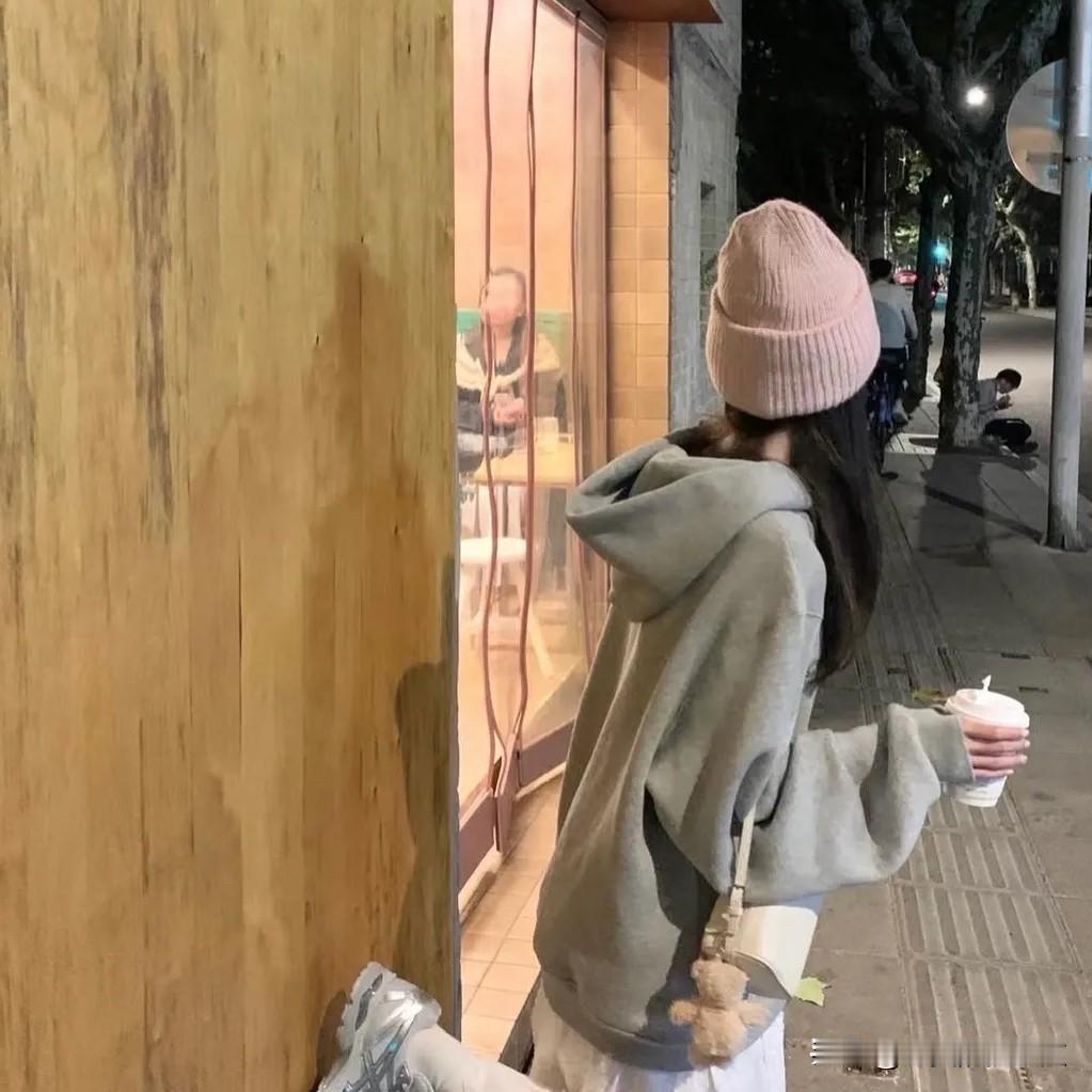 夫妻之间怕的不是争吵

怕的是：有了二心，隐瞒还有欺骗

哪有夫妻不吵架的，吵来