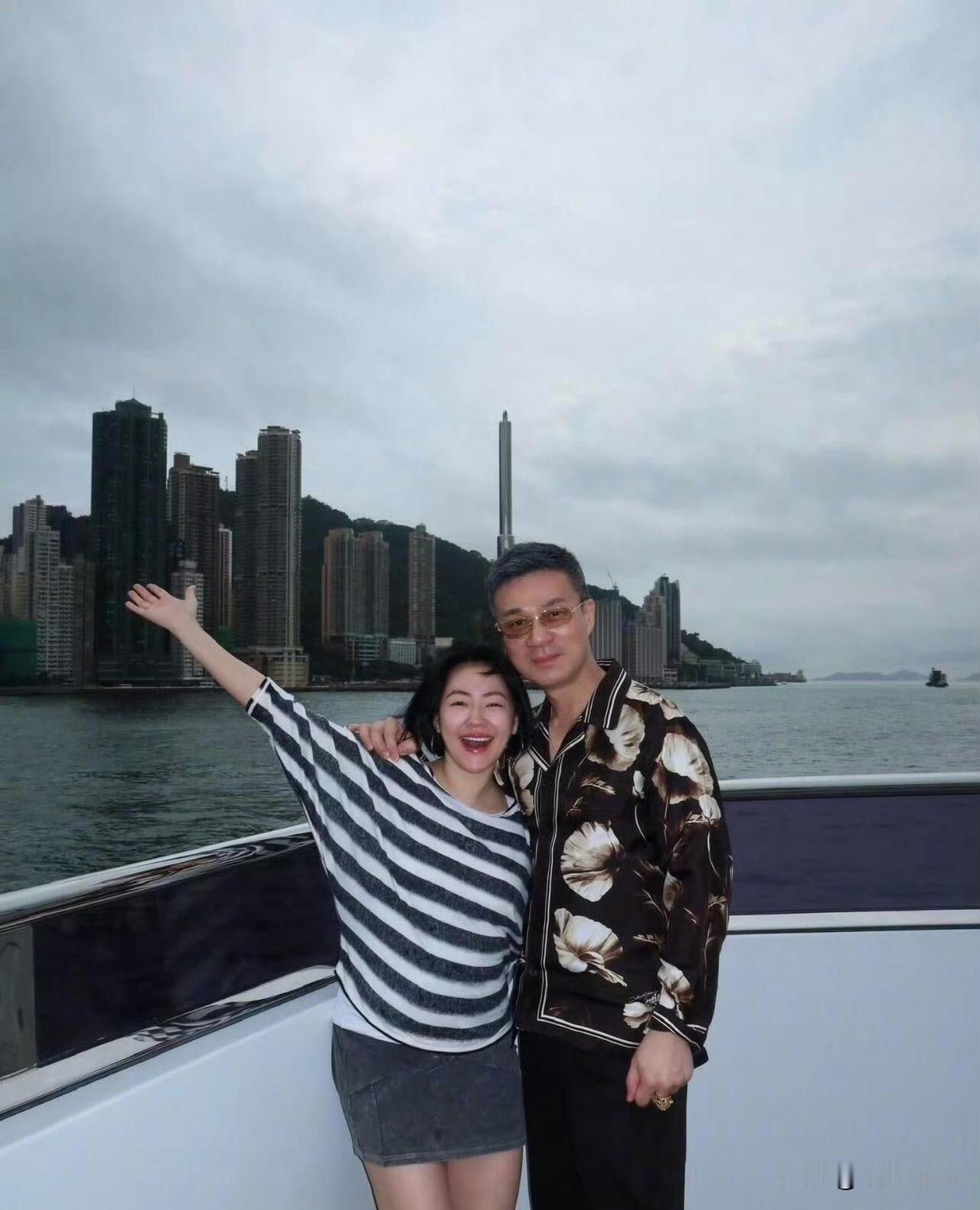 发现没，自从大S去世后，小S两口子的感情愈发好了，不仅公开秀恩爱的频率高了，而且