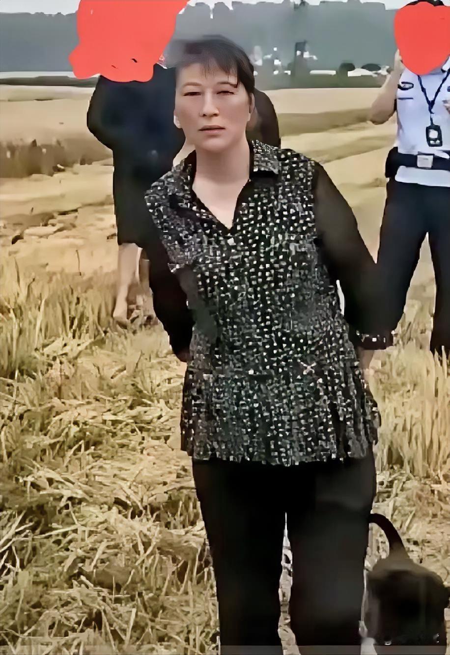 现在能挽回湖北襄阳声誉的
只有对涉嫌敲诈的大妈重罚
如果只是和稀泥，处理起来不痛