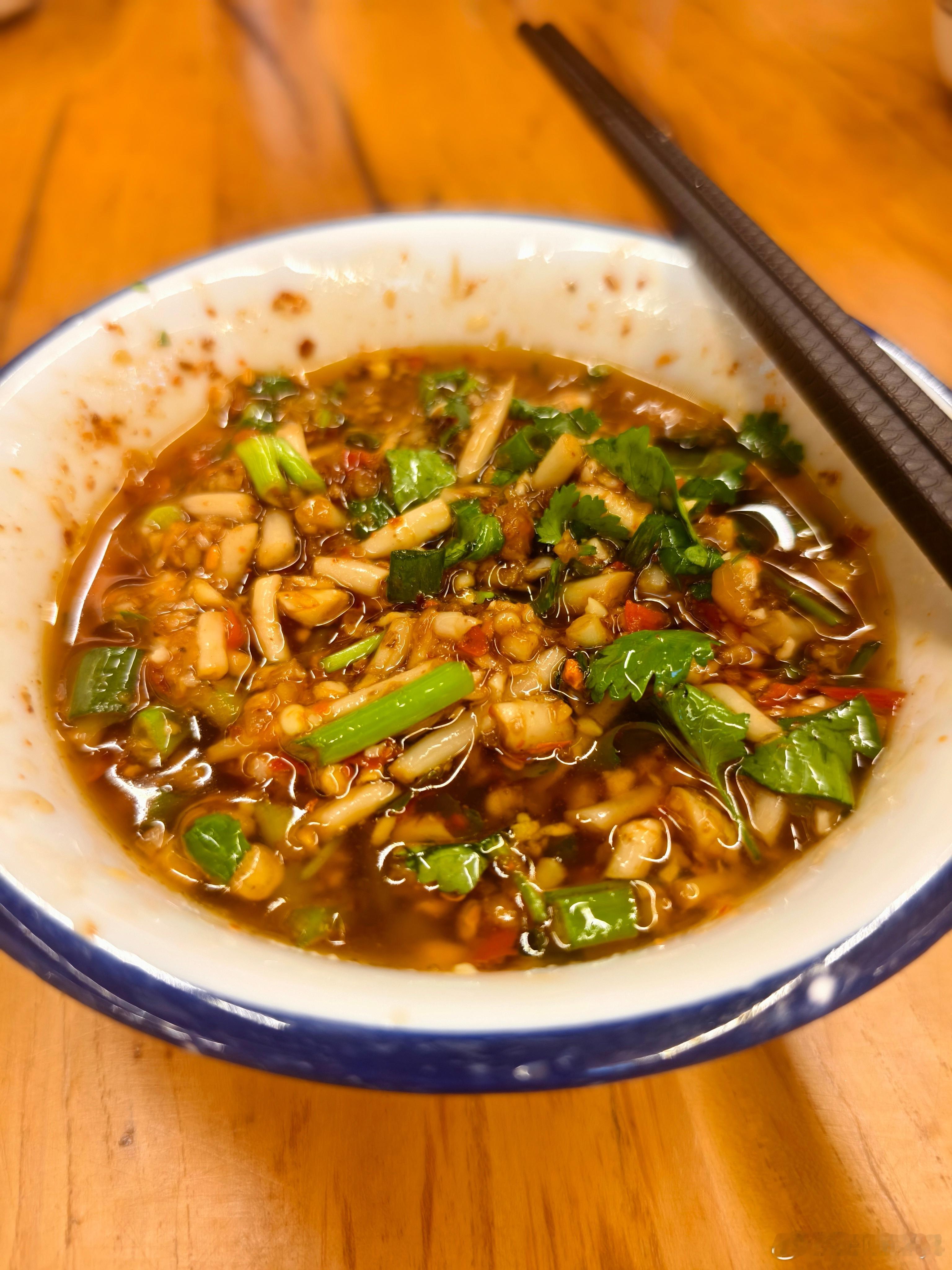 [挤眼][挤眼][挤眼]又吃上了成都的冷锅串串🍡，好吃😋😋😋美食 ​​​