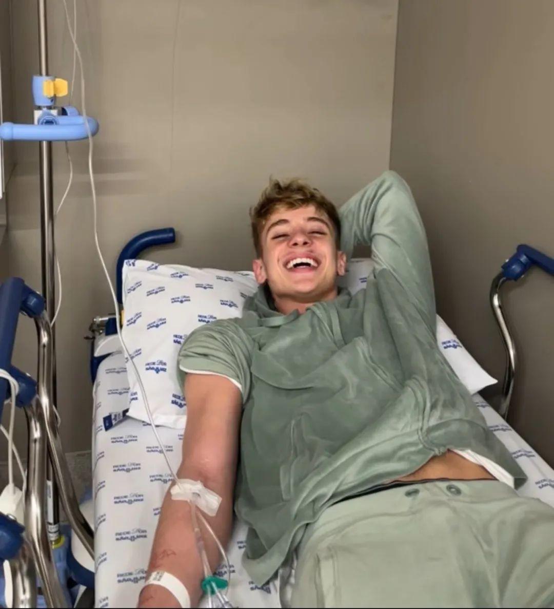 巴西男歌手 Juliano Floss Lucatel 发文表示：“我今天已经大