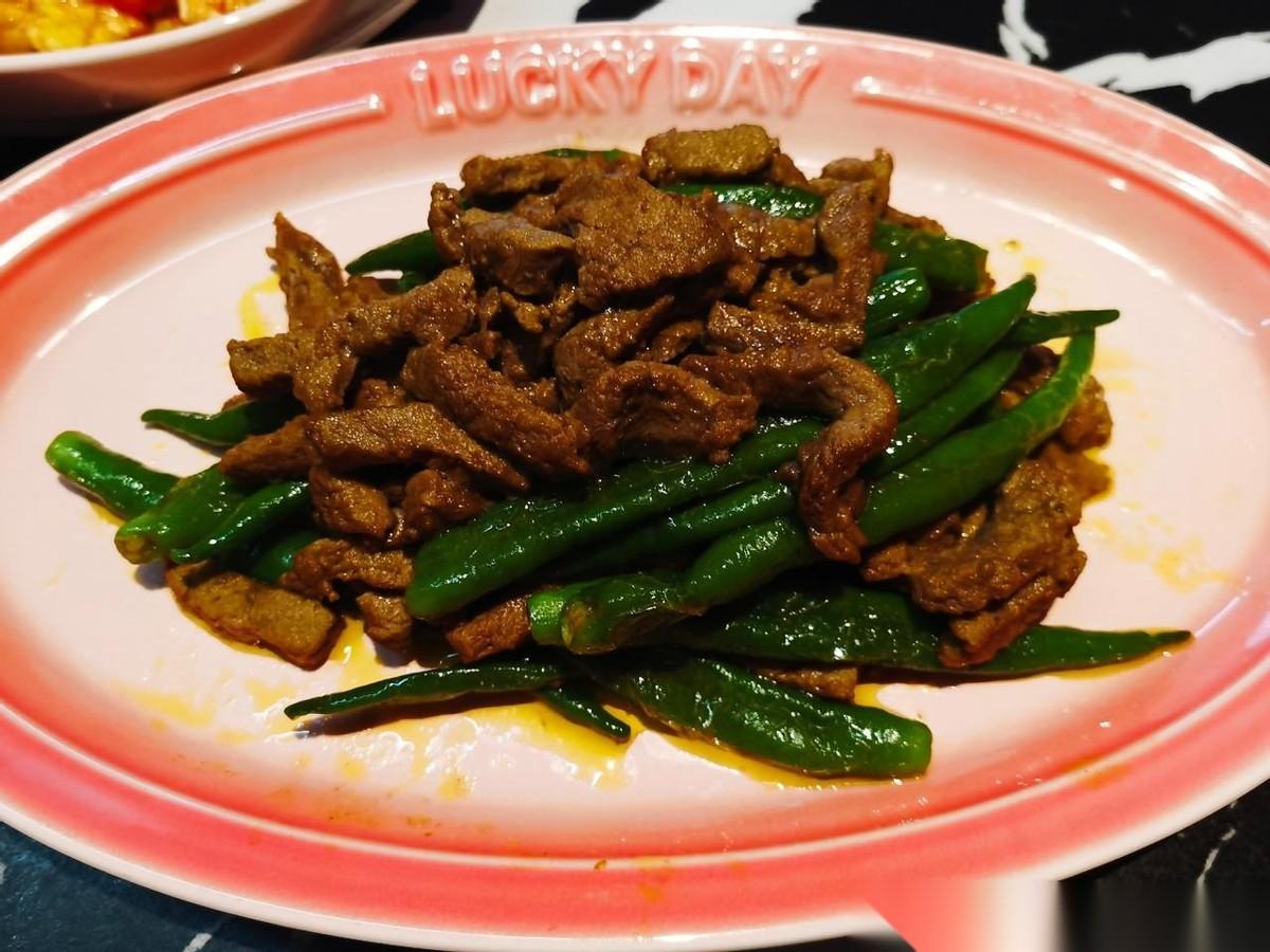 这几天跟老婆在分工，老婆专注于家里翻修完工以后的善后整理，这边我则全权承包了在小