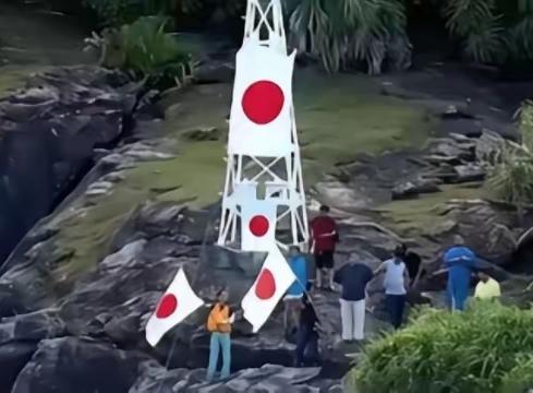 很多人问：“中国为什么不趁着中日冲突，将日本在钓鱼岛上的灯塔给拆掉？”其实不是不