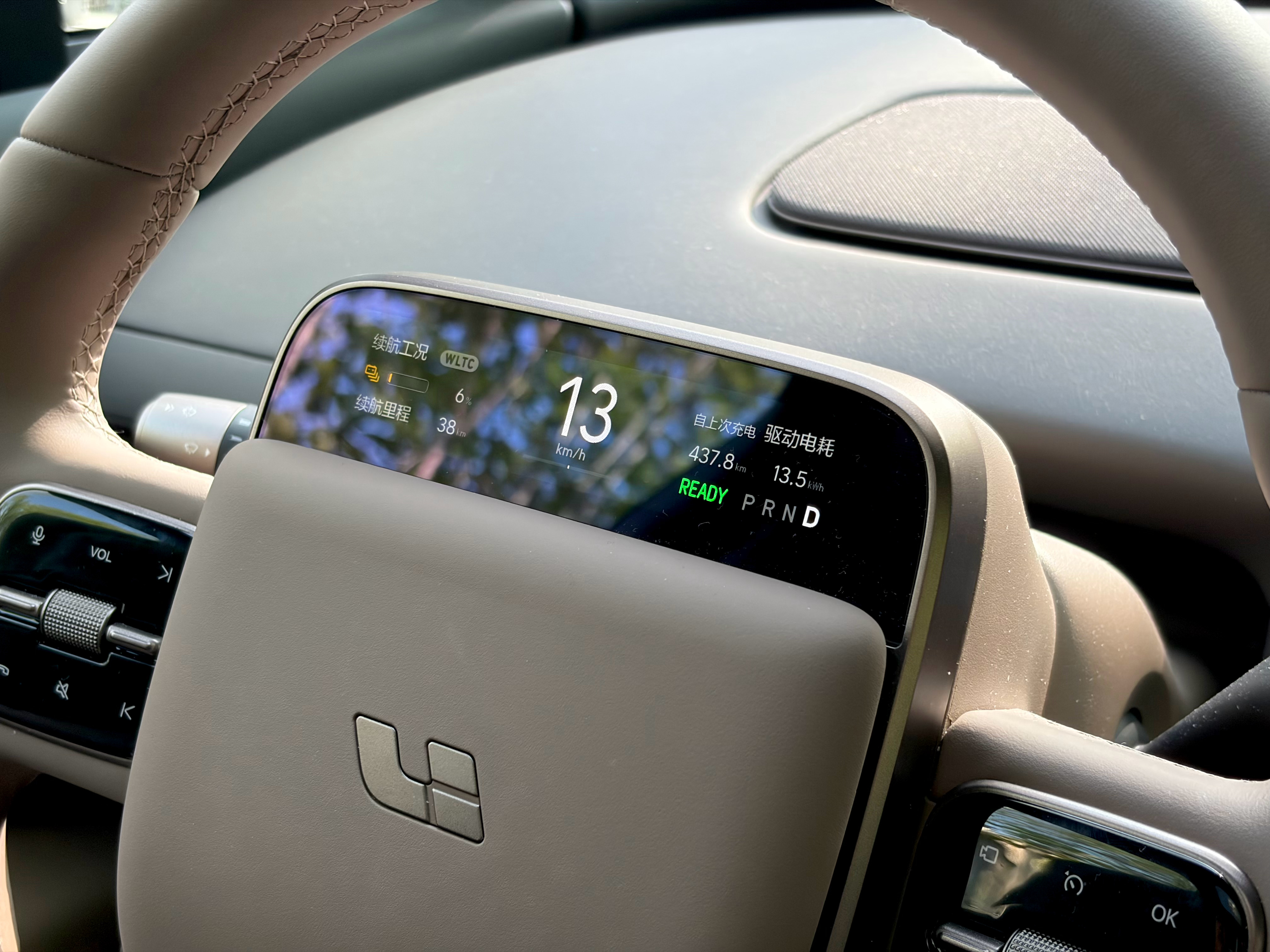 老婆开车就是极限，6%的电了也不知道去充电。现在跟我说音乐不听了、按摩不开了，要