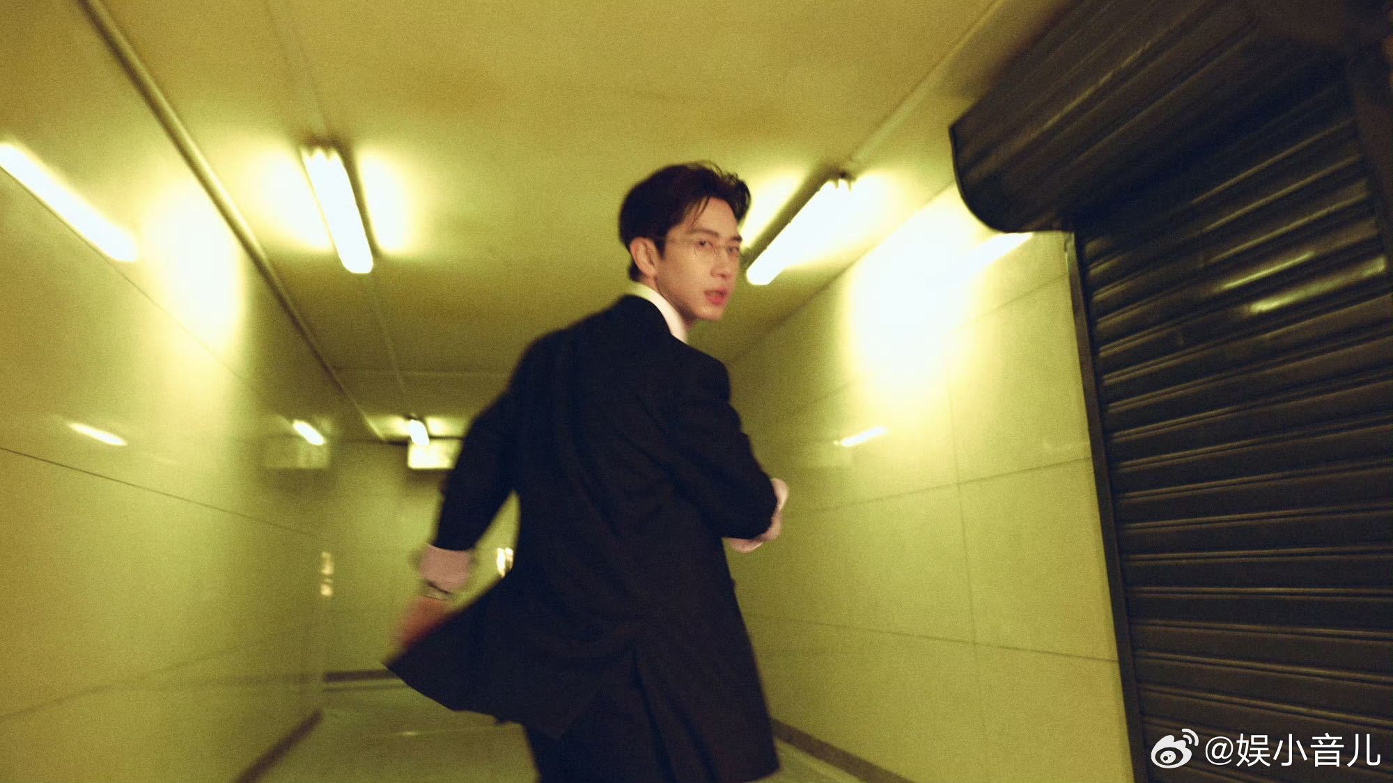 费启鸣反差感谁被费启鸣的反差感圈粉！微博之夜上一秒 baby 感拉满，下一秒 d