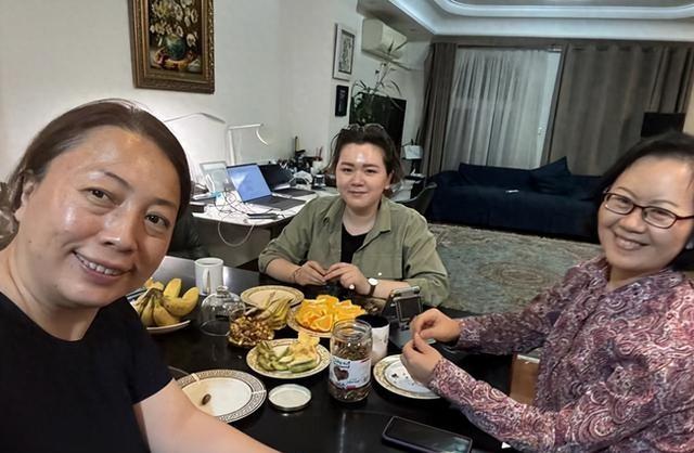 可身处德黑兰你才会明白，那种悬在半空、脚踩不到实地的感觉，远比轰炸本身更让人崩溃
