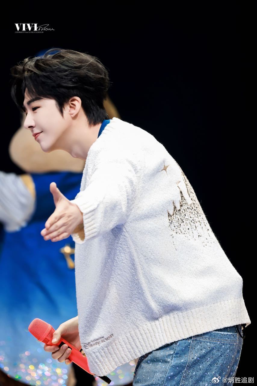 刘宇宁出席上海迪士尼生日庆典刘宇宁作为唯一明星嘉宾亮相上海迪士尼十周年庆典，压轴