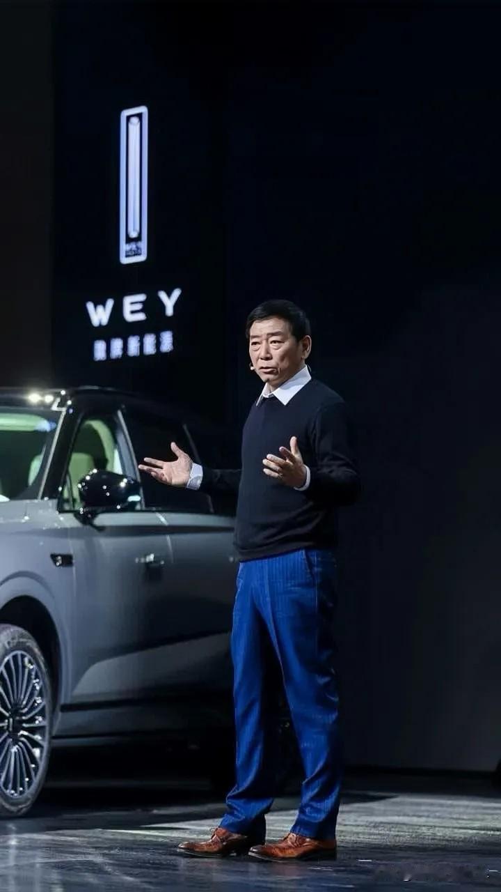 有人让我转告魏建军：你得学会吹牛，不要太实诚，这世道，唾沫星子很重要。

这事儿