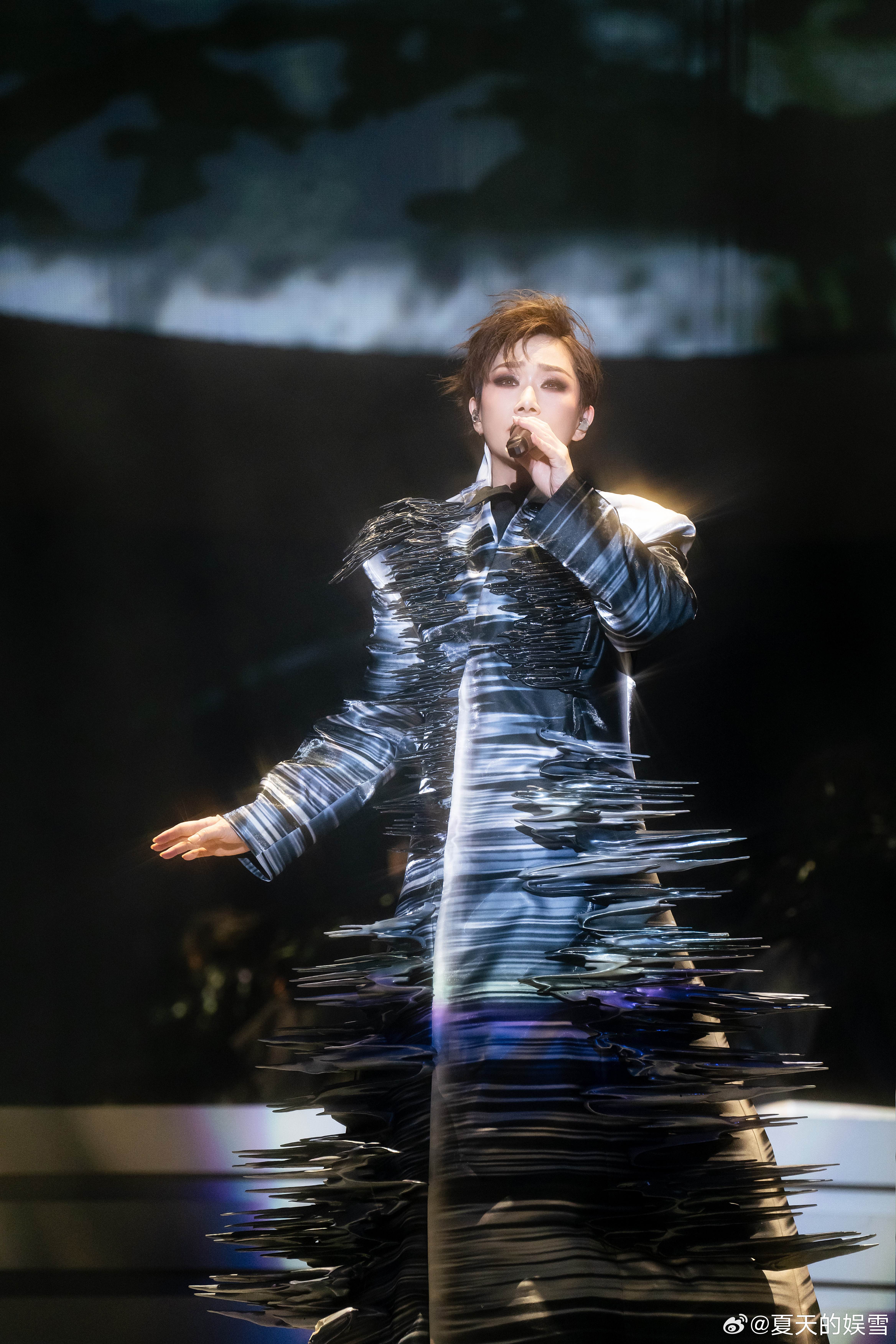 林忆莲巡演首站上海🎶告别旧版巡演内容，林忆莲回响终章上海首演，曲目重新编排，解