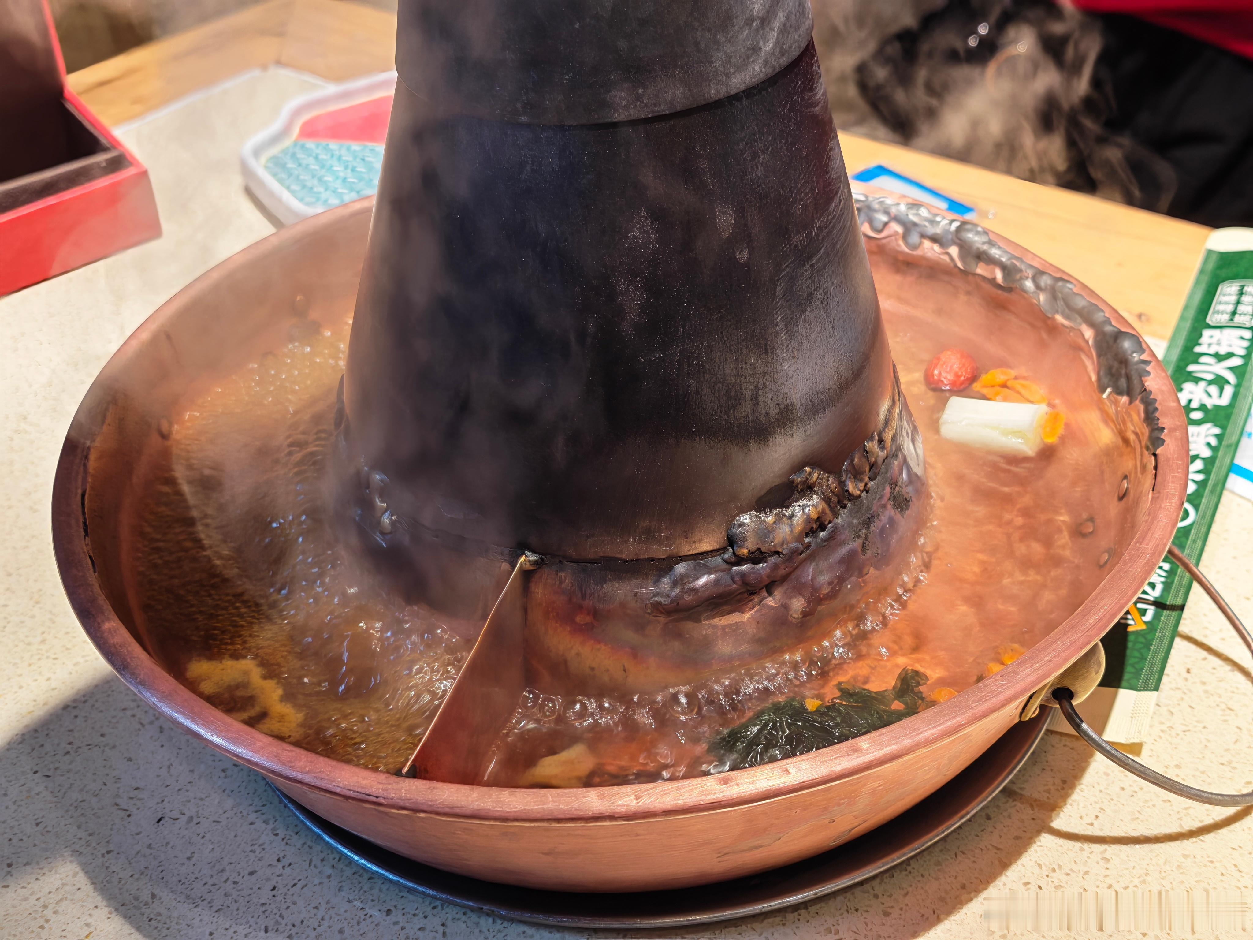 天冷了就适合吃铜锅，这个点大家应该都吃过饭了吧