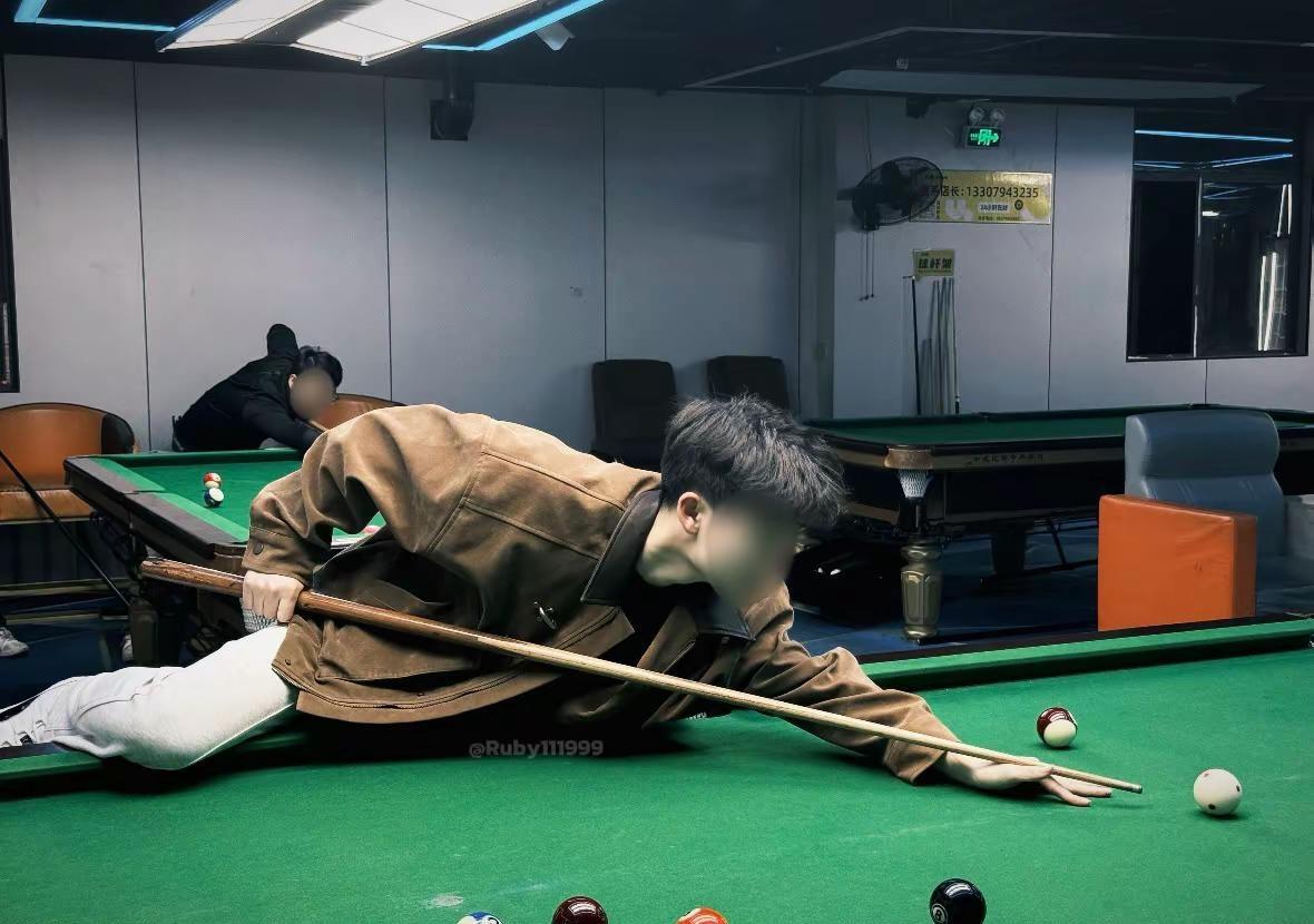 一杆进洞 球鞋 日常vlog ootd穿搭 台球