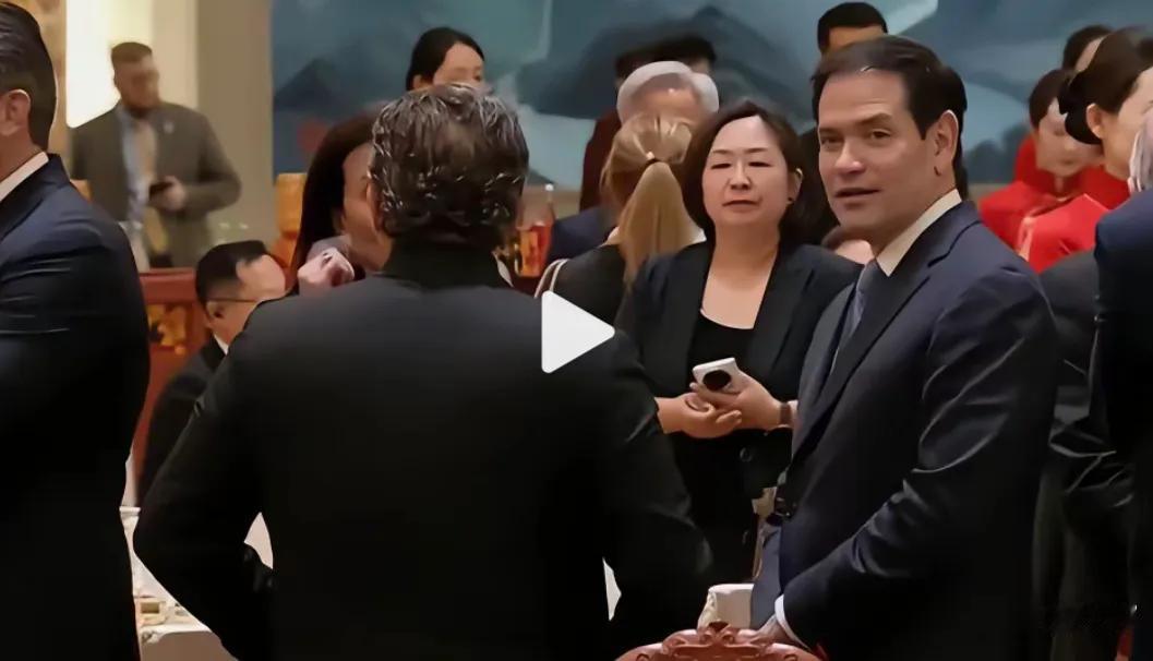 原则是不能拿来做交易的，
但原则又有灵活性，
这是最高级的辩证思维。
古语说得好