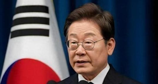 李在明可能是韩国历史上最厉害的总统之一，因为他亲手终结了韩总统的“心腹大患”，韩