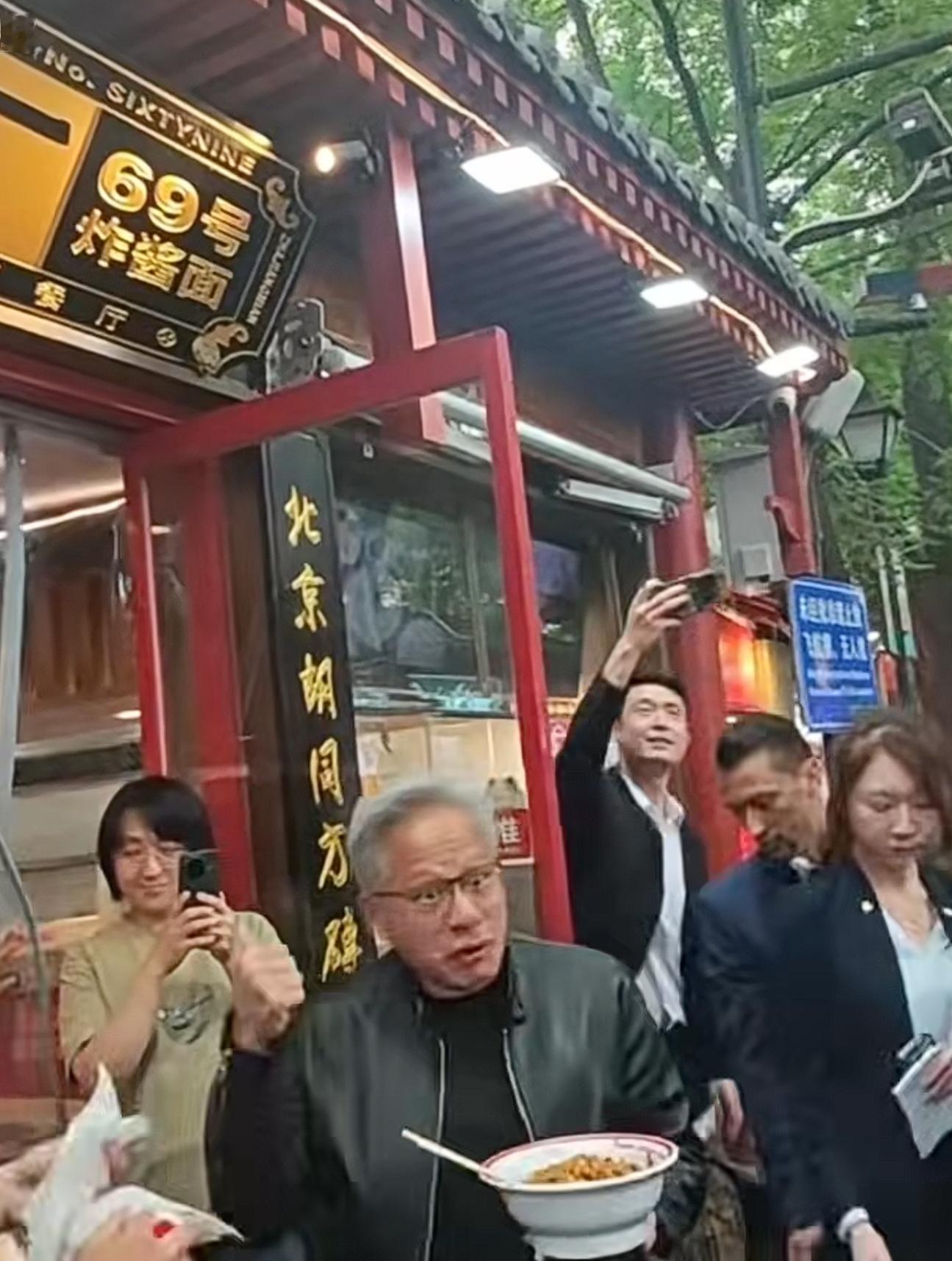 好像对炸酱面评价颇高啊这家真的很好吃吗？路过好几次还没吃过 