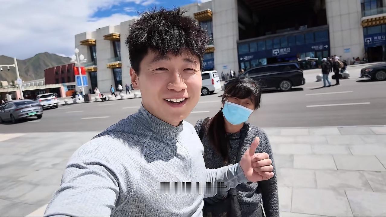 作为农村妇女，有瘦猴这样的儿子，她是何其的幸福和骄傲！

青春没有售价，绿皮火车