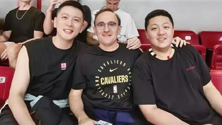 说实话，不管小刘总，杨鸣和乌戈这哥仨在NBA夏季联赛选什么样的外援！我认为最重要