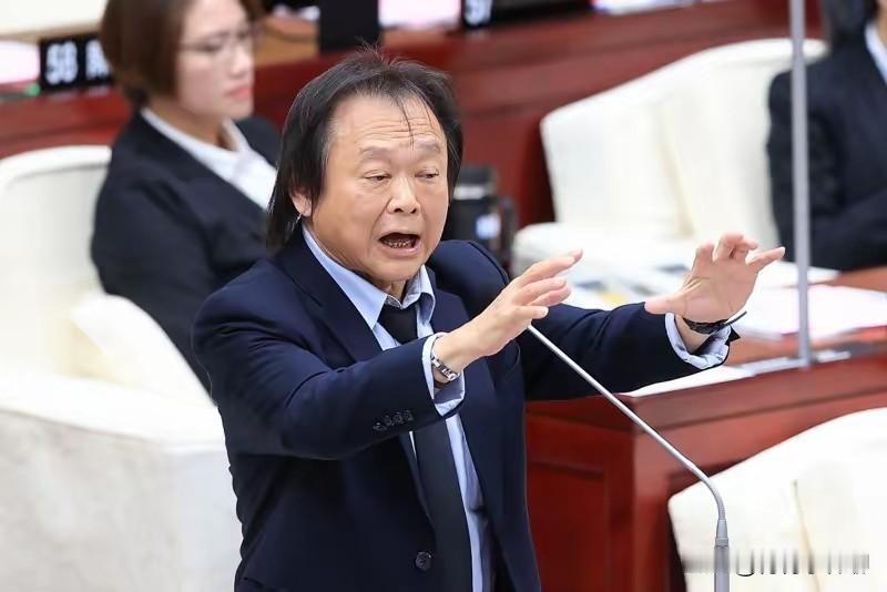 自诩为“台独”第一家族的伪“立法委员”王世坚最近爆火两岸，连王世坚本人也觉得意外