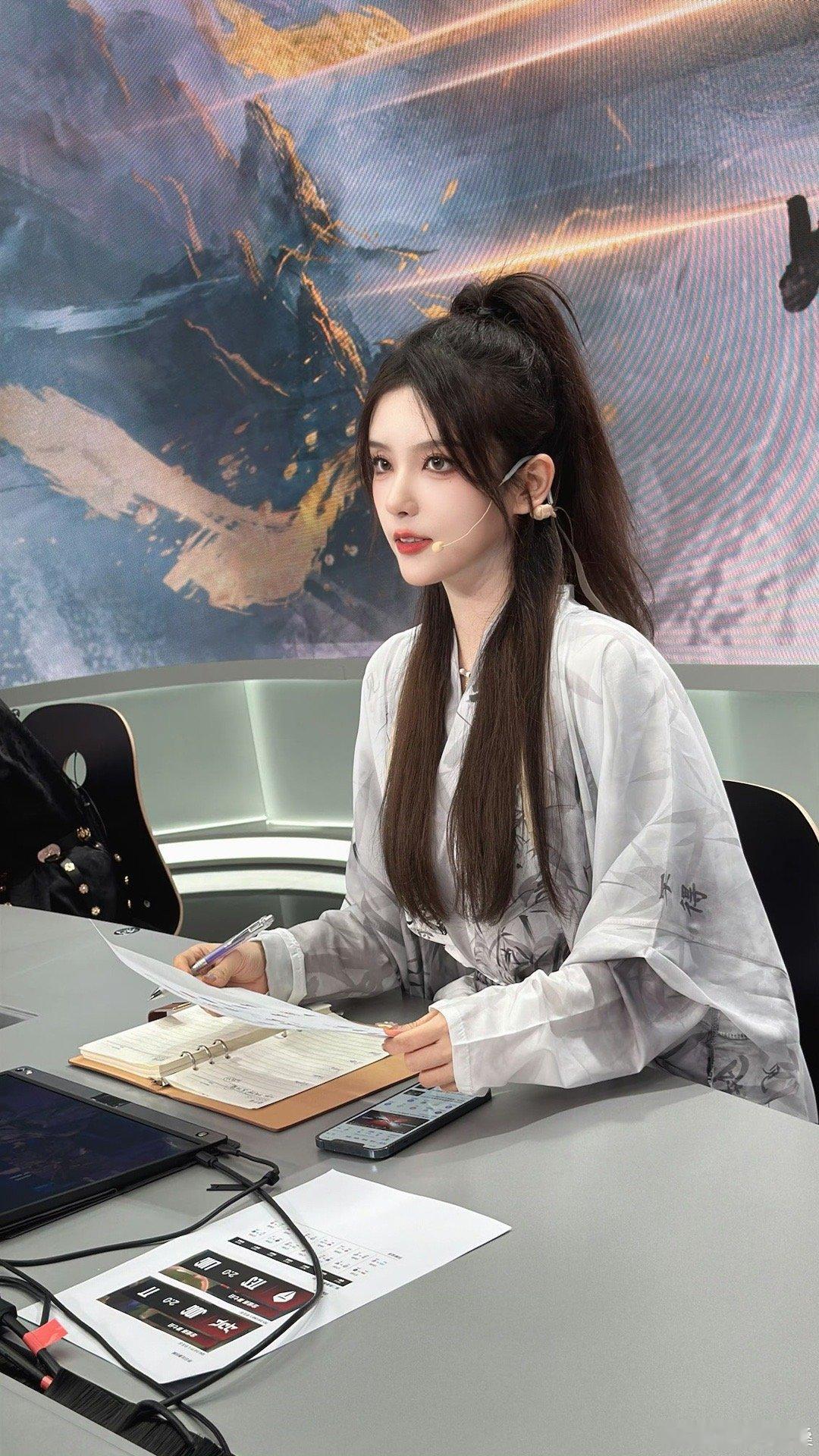 难怪大家都艾希，坏女人都这么美的嘛[舔屏][舔屏]谁说塔子姐气质不行？解说Rit