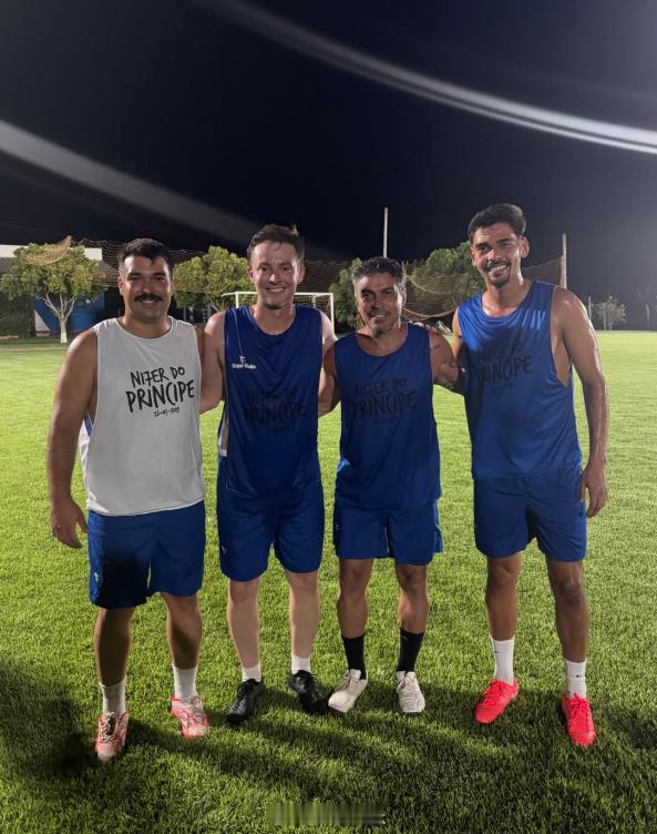 马德鲁加学到了山东的精髓，回家陪市长踢球过年。 