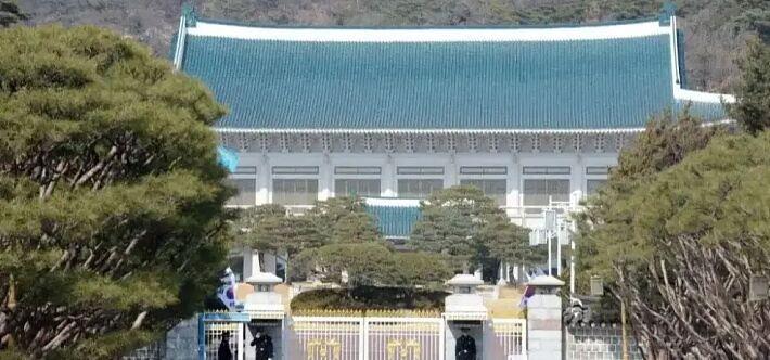 韩国政府宣布将东北亚三国称谓顺序统一为“韩中日”，这事儿挺有意思。之前尹锡悦执政