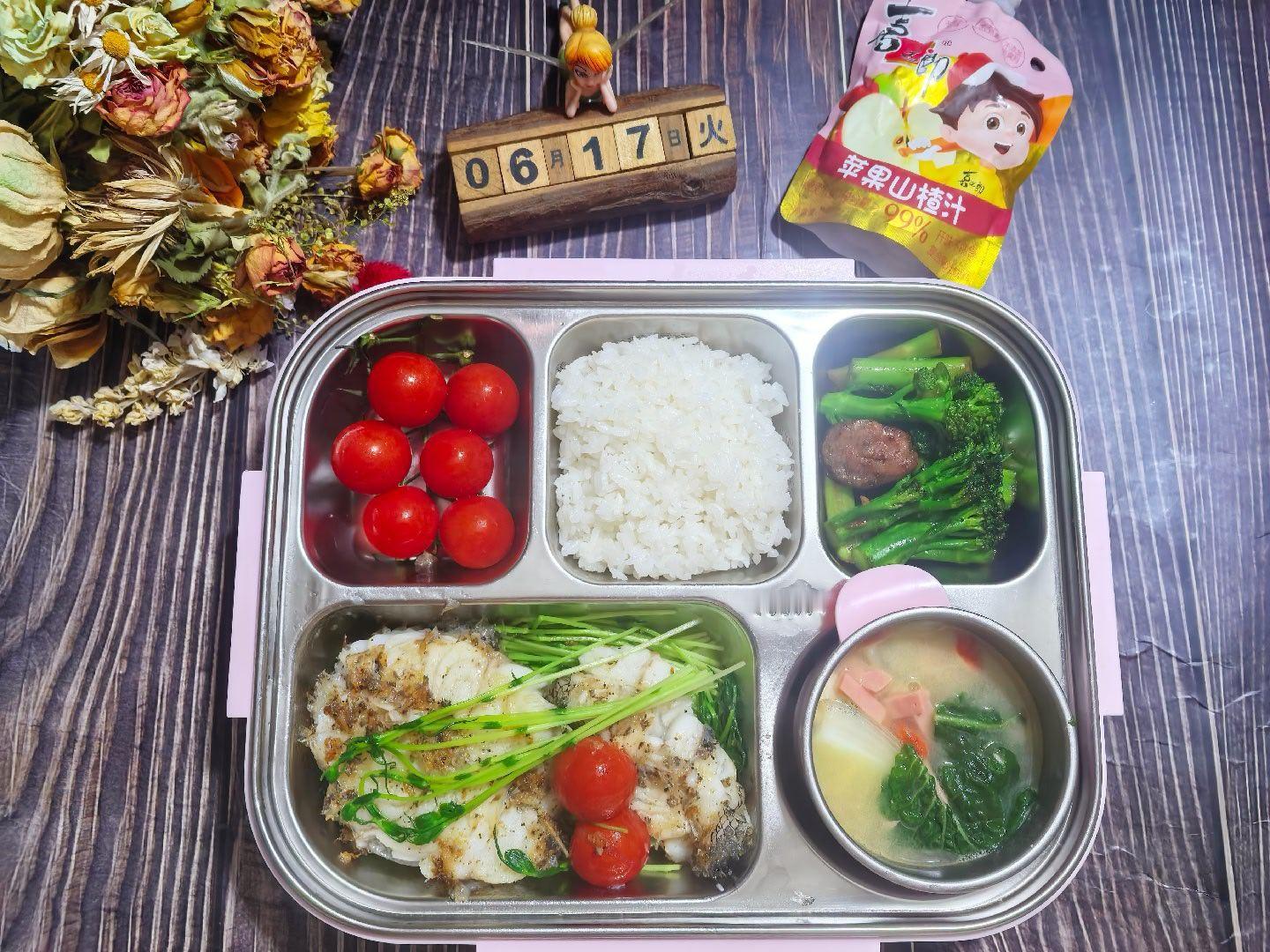 摩登兄弟家有高中生系列早餐6月17日周三新的一天，不是重复昨天，而是刷新自己。早