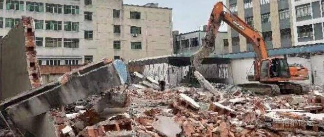 岑境村、东莞村、东镜村的工业聚集区改造项目准备开拆了。花都第一批村镇工业聚集区项