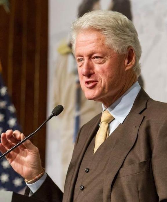 美国前总统克林顿曾公开喊话：“如果中国成为新的世界领导者，希望那一天中国能对美国