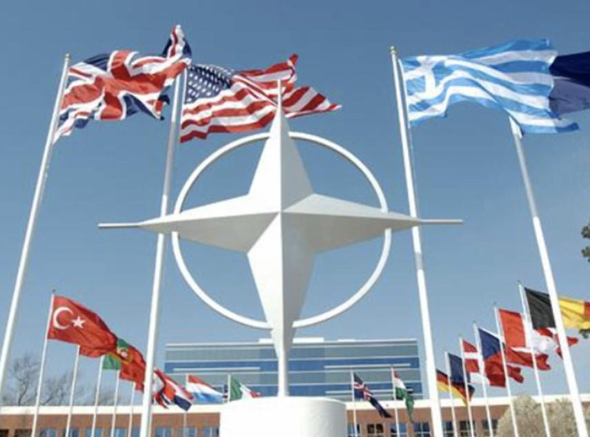 老美前高官爆猛料！中情局曾暗中支持俄罗斯和北约开战。12月20日，美国国家情报总