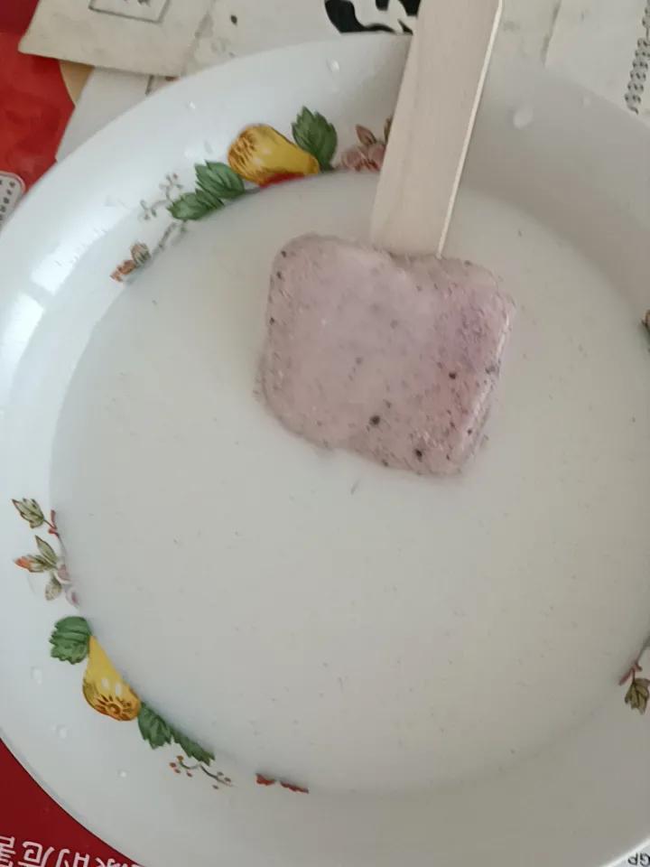 不下雨就是热呀，夏天就是这样吧。
         上午出去走了一万多步，中午看