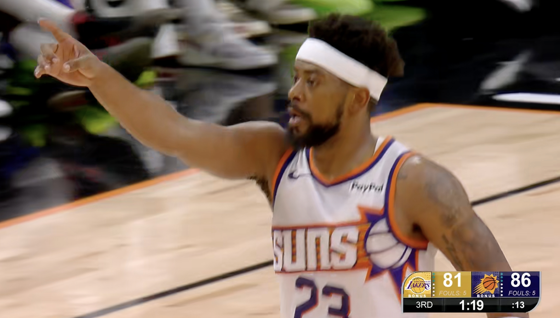 湖人旧将古德温，爆发了 ​​​​单节10分了，目前17分3篮板4助攻 ​​​