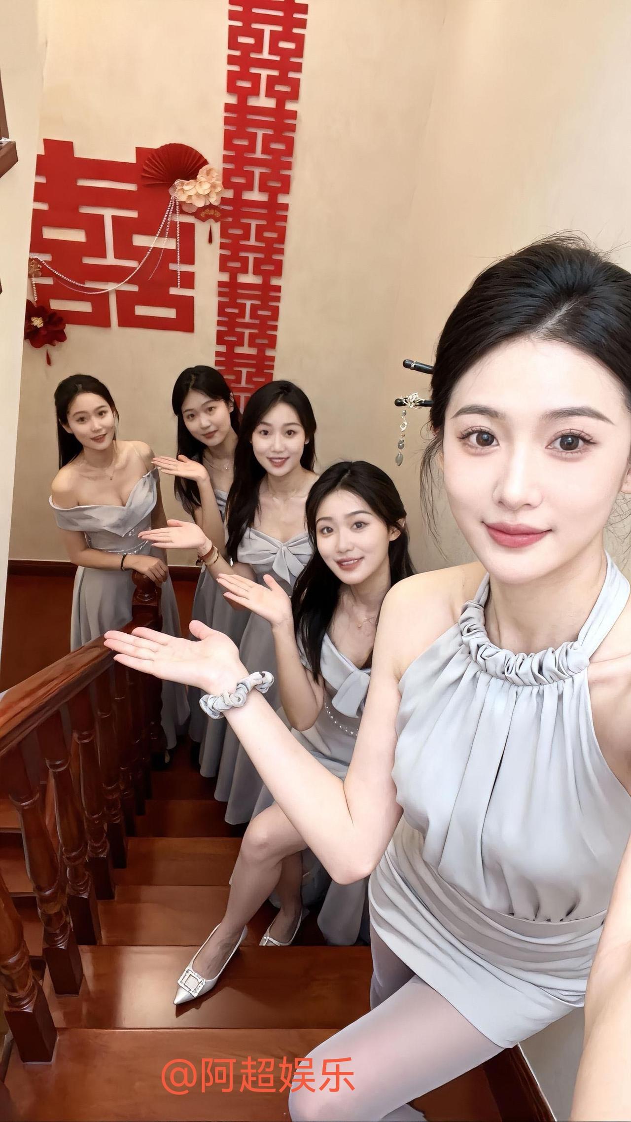 我滴个乖乖哟，今天这几位伴娘，就是行走的美颜滤镜本镜！怎么拍都是大片既视感～伴娘