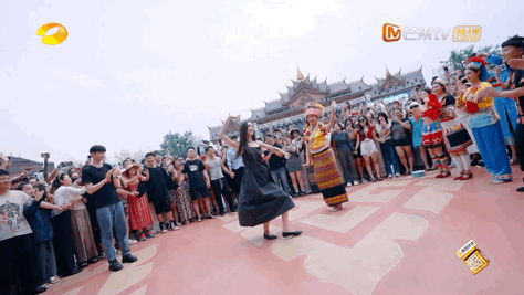 #娜扎新疆舞#想起了热巴花少跳的新疆舞，但是两位姐姐各有特色，娜扎也真的好惊艳啊