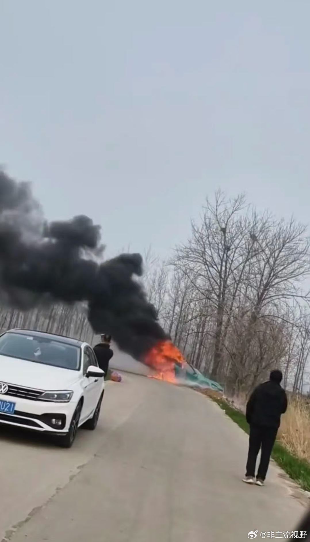 2026年3月19日，安徽灵璧县附近电车莫名其妙起火，电车是漂亮的绿色，品牌未知