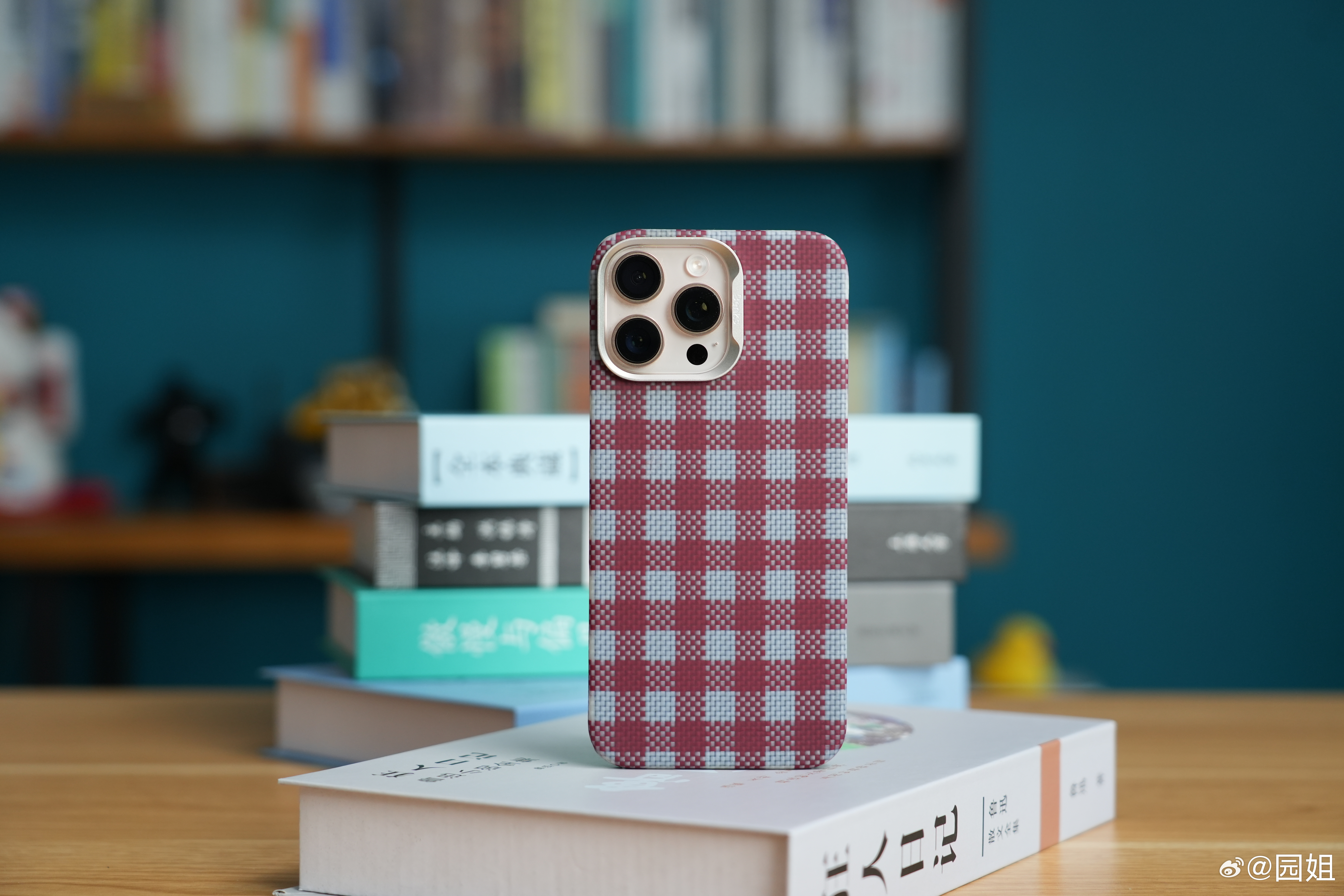 我iPhone16 Pro Max的新衣服，邦克仕的格调，凯夫拉材质，很轻薄，这