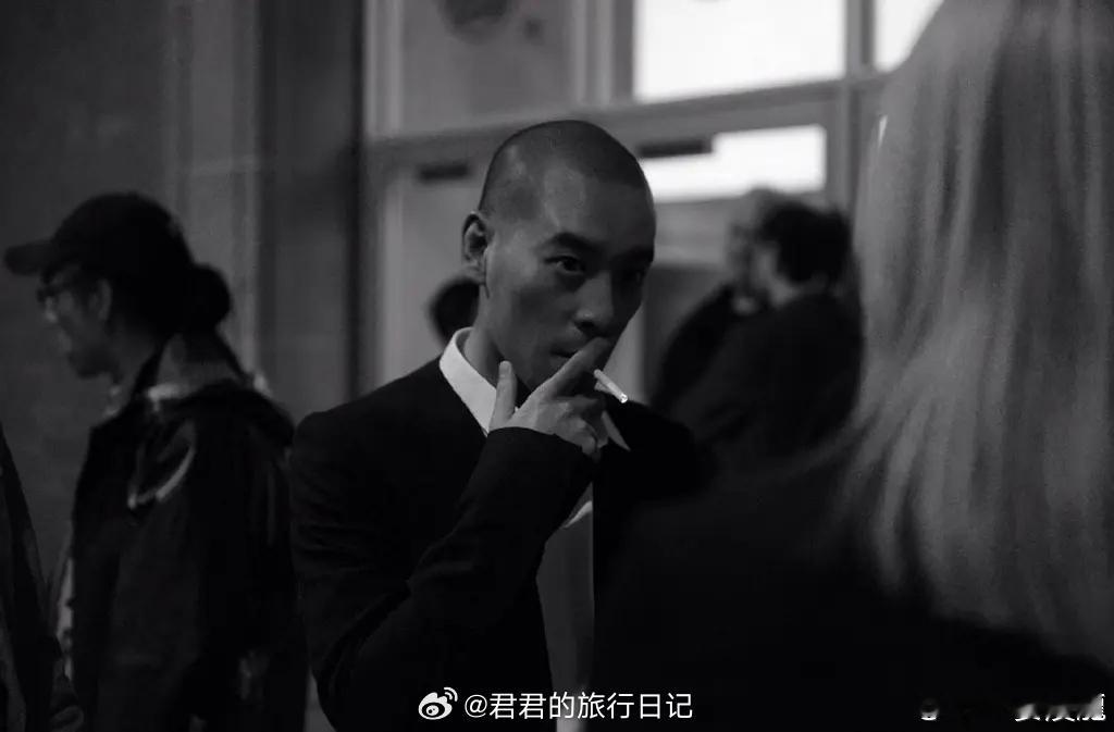 舒淇和麦浚龙，提名金像奖最佳新导演。最佳新导演提名：《他年她日》《世外》《UFO