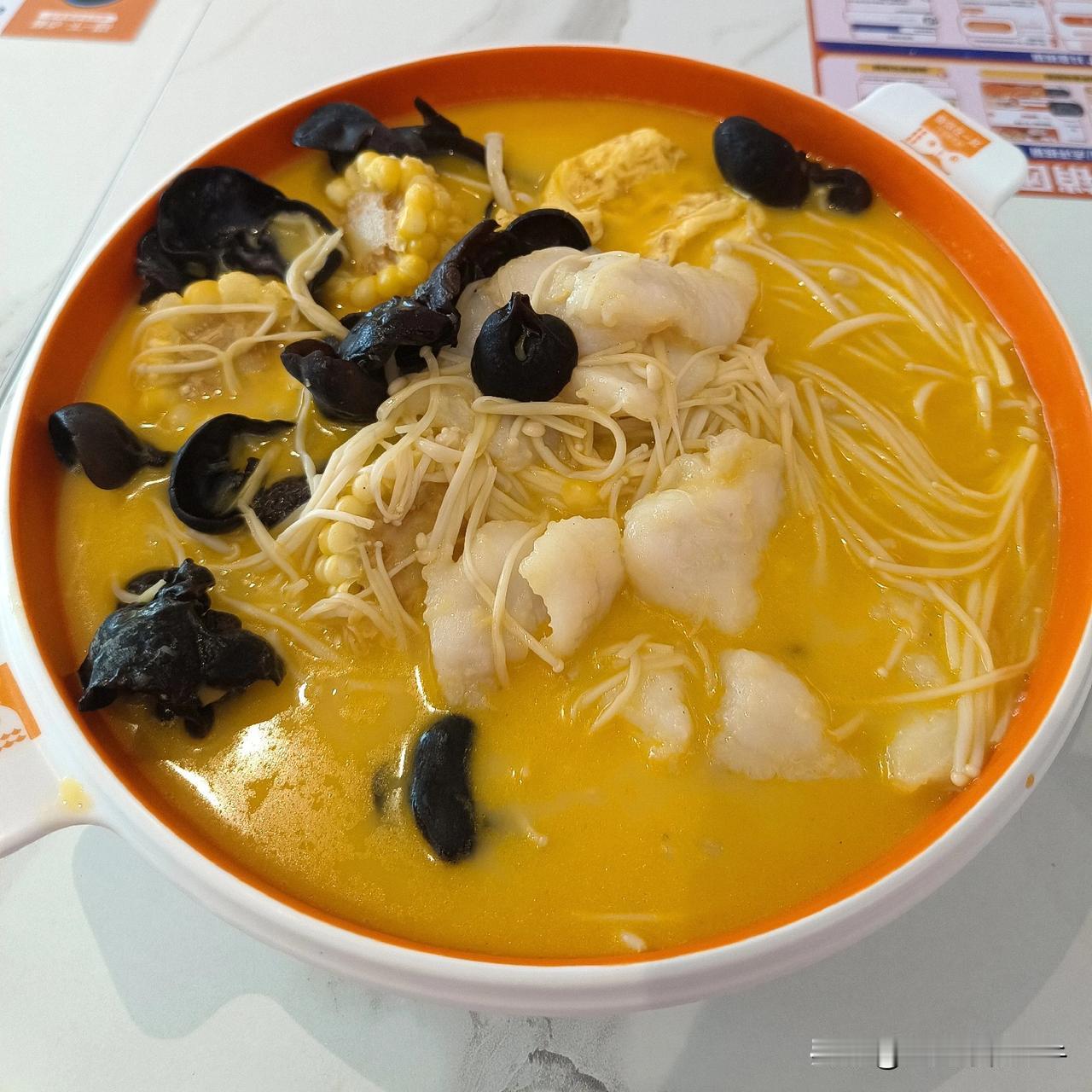 出门在外办事饿了，感觉吃碗面是最舒服的，看菜单量不大，等服务员端上来我一看傻眼了