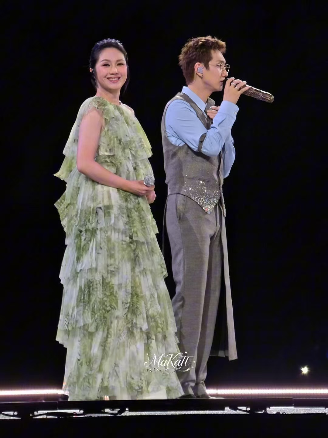 汪苏泷杨千嬅从稀客变成了常客很欣喜看见杨千嬅频频赴约，稀客慢慢变为常客，她用极具