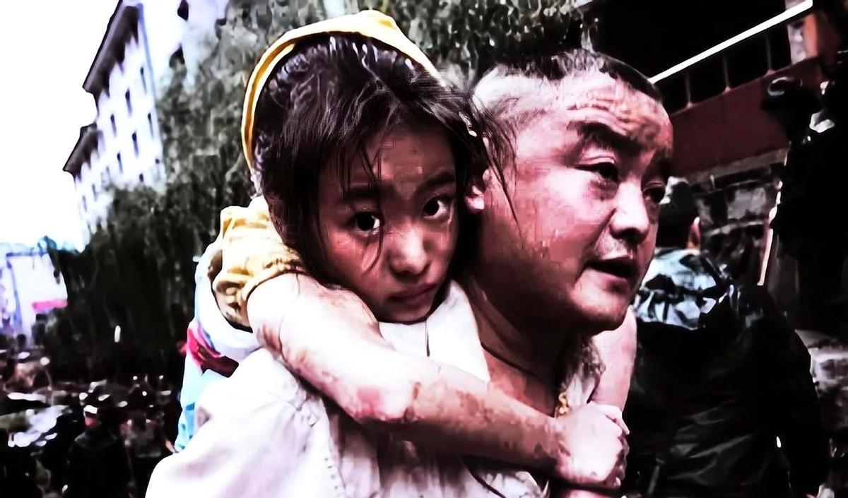 08年，北川。
所有人都劝他走，说底下的人，埋了十几个小时，肯定没救了。

你可
