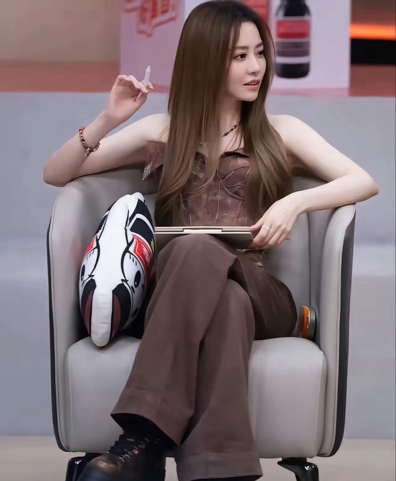 你敢相信这是张靓颖吗？美的发光，一点也不像40岁的样子，不知情的说她20岁都不过