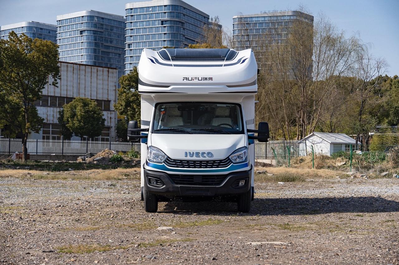 我很专业，你刚好需要
瑞弗房车V820
一款好驾驭、颜值高、动力强筋的房车
1️