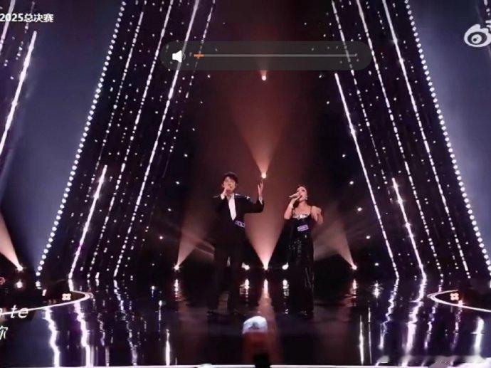 苗梦初苏杭的舞台表现力太绝了！歌声悠扬婉转，配合着恰到好处的肢体语言，每一个细节