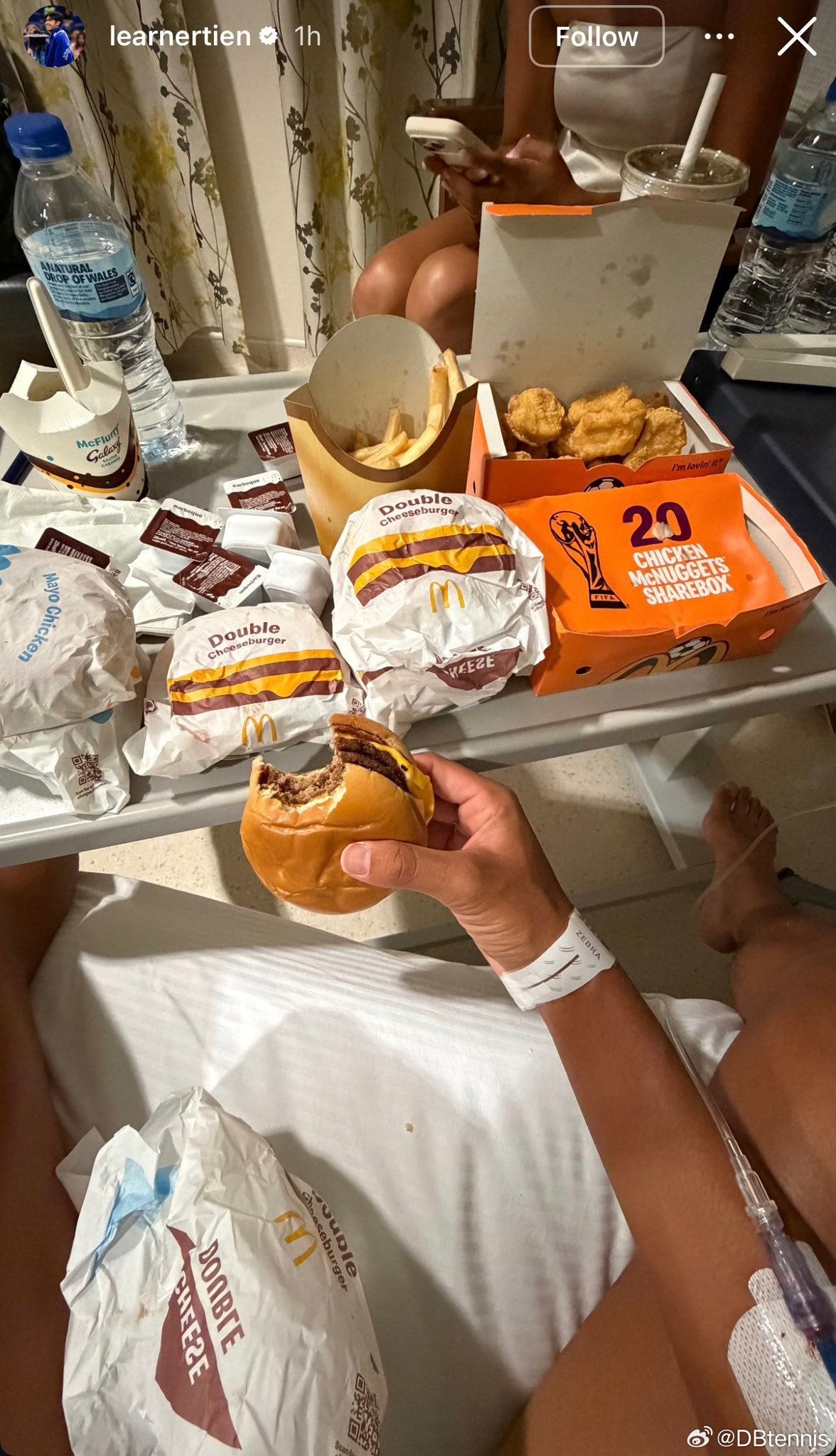 勒纳-钱比赛中吃吐司面包后肠胃不适，输球后在医院打点滴的同时吃麦当劳温网2026