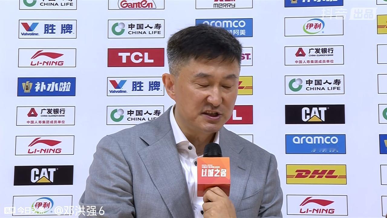 用杜锋照片放第一肯定是广东宏远俱乐部获胜了，但要说是谁完成了绝杀可能没有人能想到